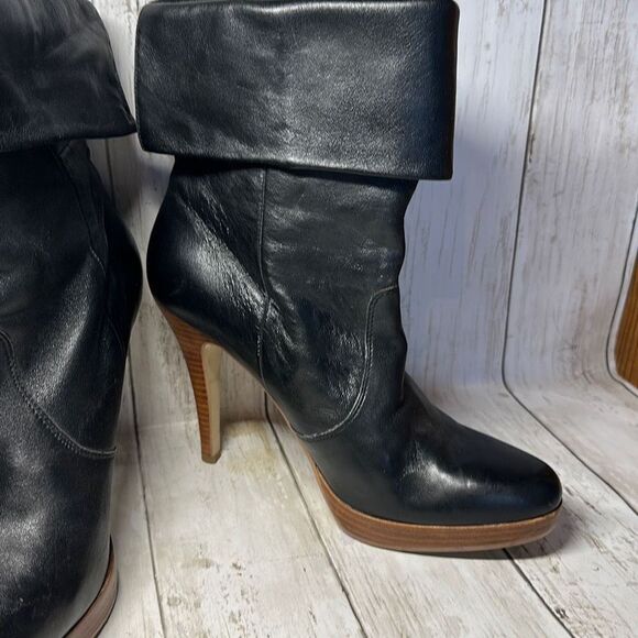 Bakers Black Ankle Booties Heeled Boots Leather Rolled Cuff size 10M - Picture 3 of 9